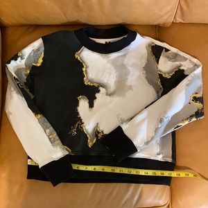 Gorgeous Noli Yoga marble crop pullover